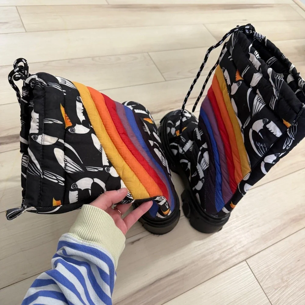 Farm‎ Rio Graphic Toucans Puffy Tall Boots Rainbow Quilted Snow Boots Black 9.5